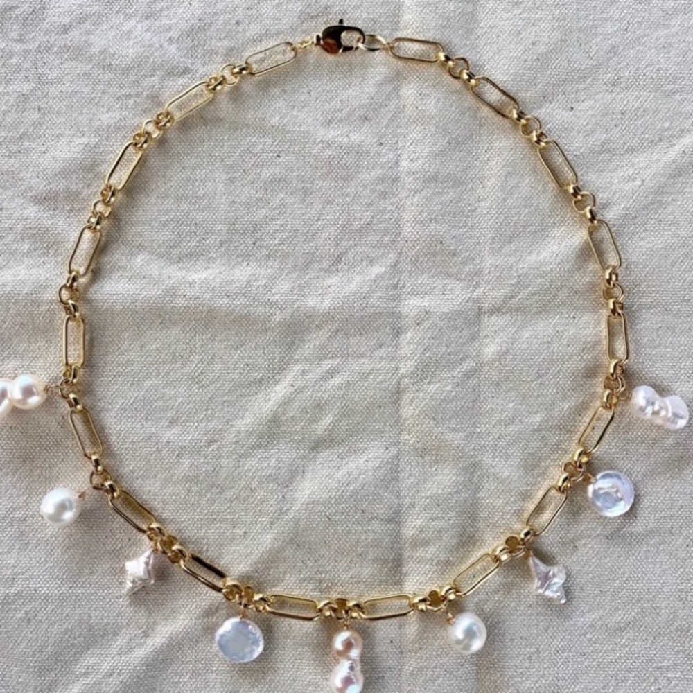 Hawaiian pearl necklace.